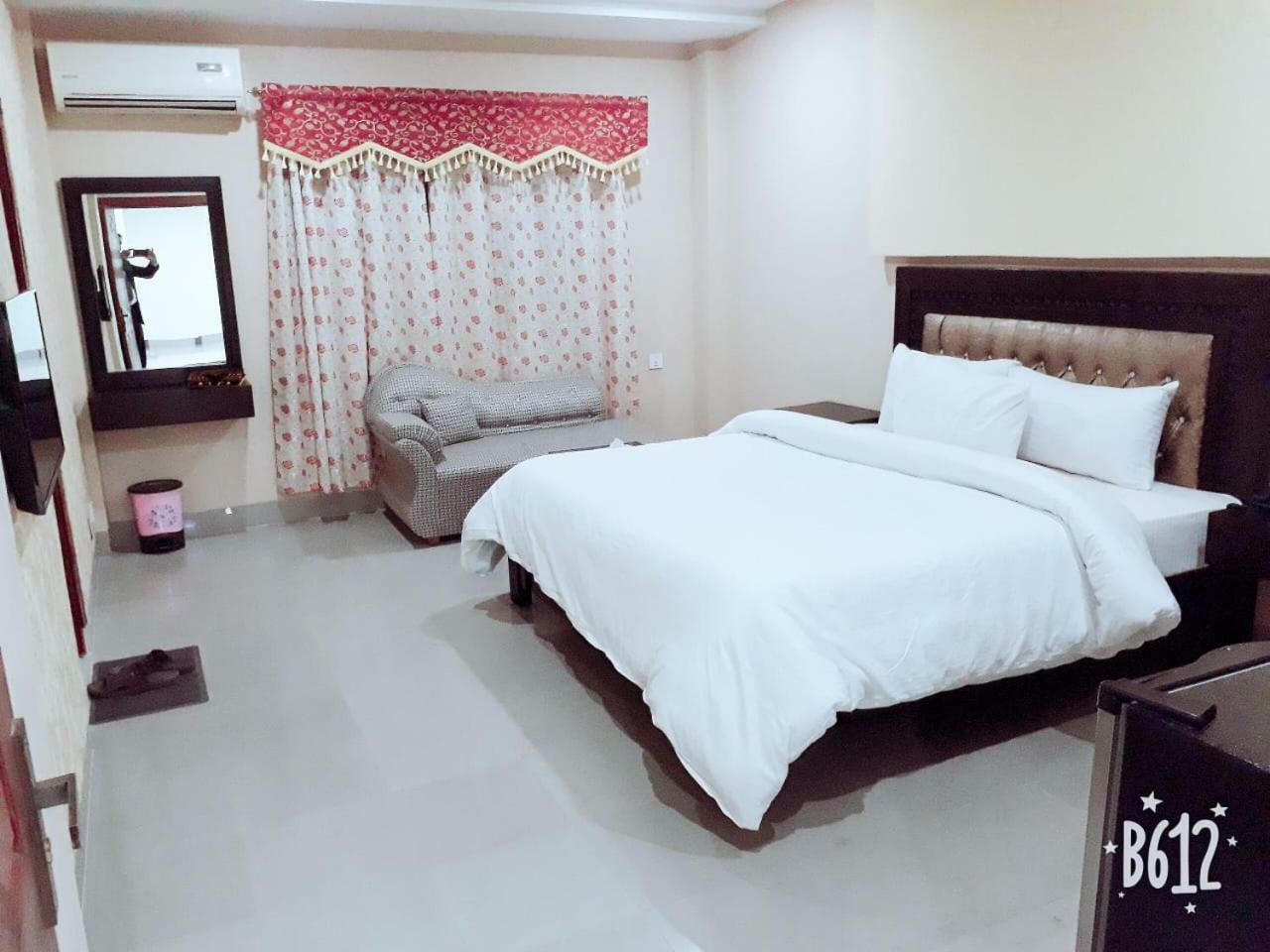Hotel Crown Inn มุลตาน ภายนอก รูปภาพ