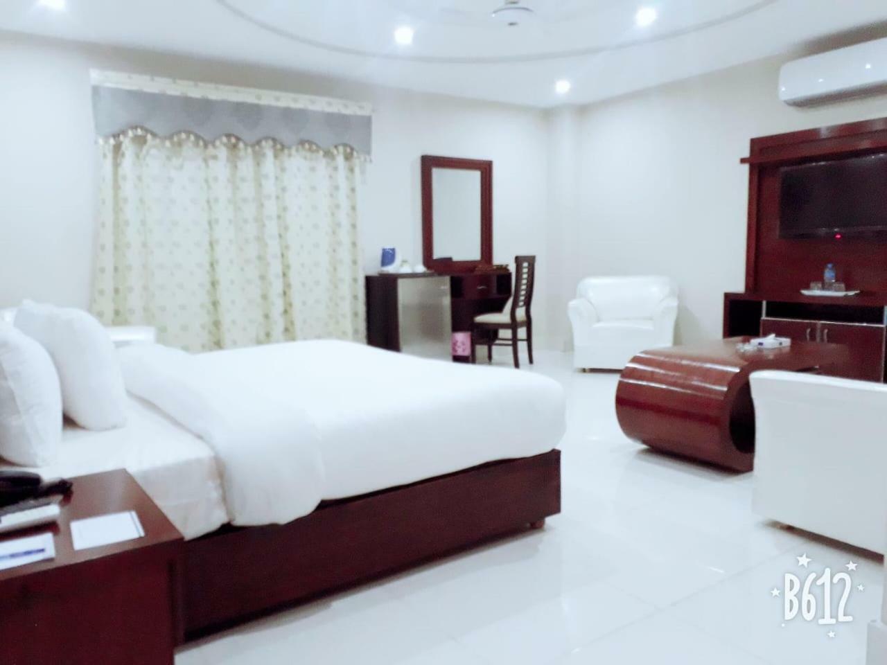 Hotel Crown Inn มุลตาน ภายนอก รูปภาพ
