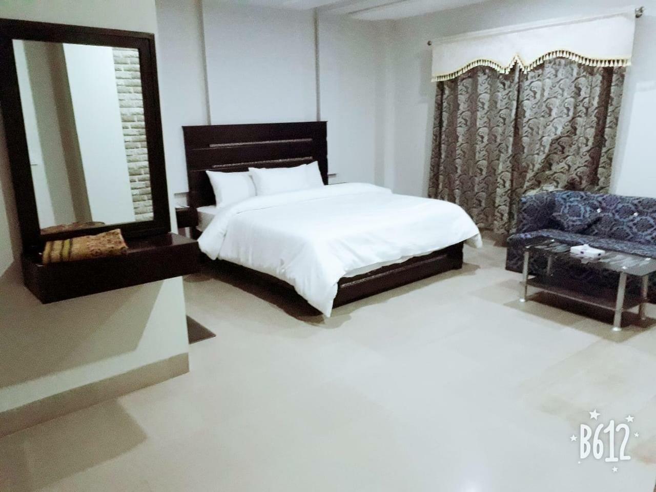 Hotel Crown Inn มุลตาน ภายนอก รูปภาพ